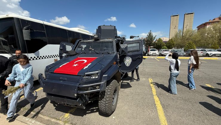 Diyarbakır’da Polis Haftası’nda Miniklerden Sürpriz Ziyaret