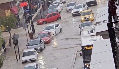 Elazığ sağanak yağışa teslim oldu
