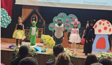 Şirinler Ana Okulunun performansı izleyenlerden tam not aldı