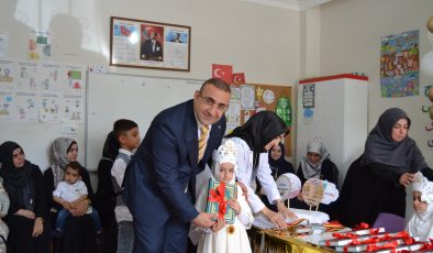 Bismil Kaymakamı Hasar, miniklere Kur’an-ı Kerim hediye etti