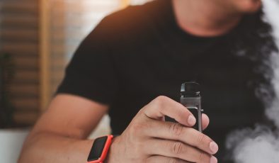 Elektronik sigara, gençlerin hayatını tehdit ediyor!