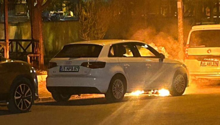 Şanlıurfa’da park halindeki otomobil alev aldı