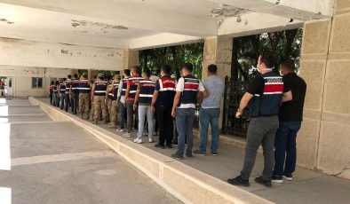 Ücretsiz kart vaadiyle 343 kişiyi dolandırdılar