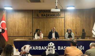AK Parti Diyarbakır’da Dijital Strateji Gözden Geçirildi