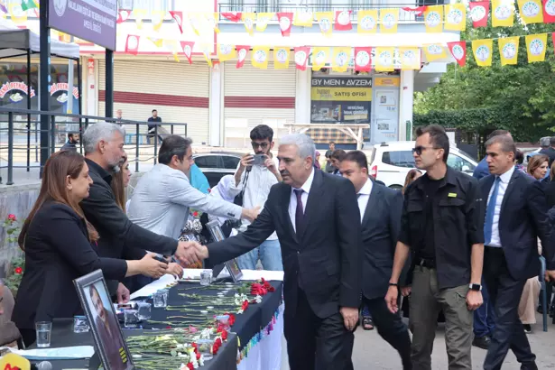 Diyarbakır’da AK Parti il Başkanı İler’den DEM Partiye başsağlığı ziyareti