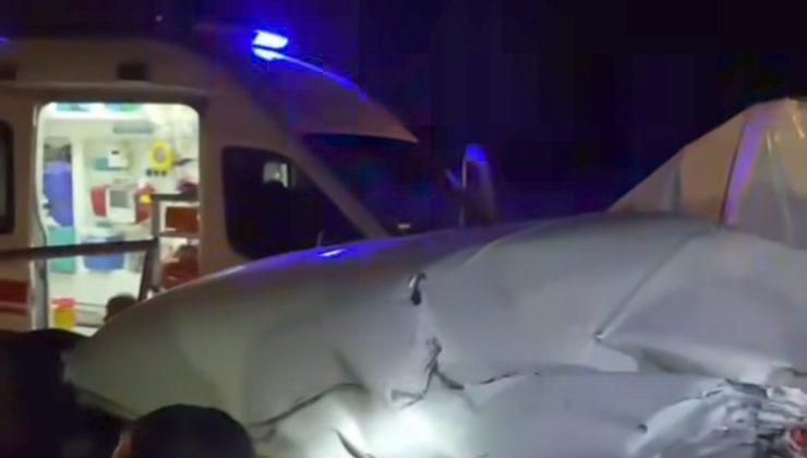 Minibüs saman yüklü traktör römorkuna çarptı: Sürücü ağır yaralandı
