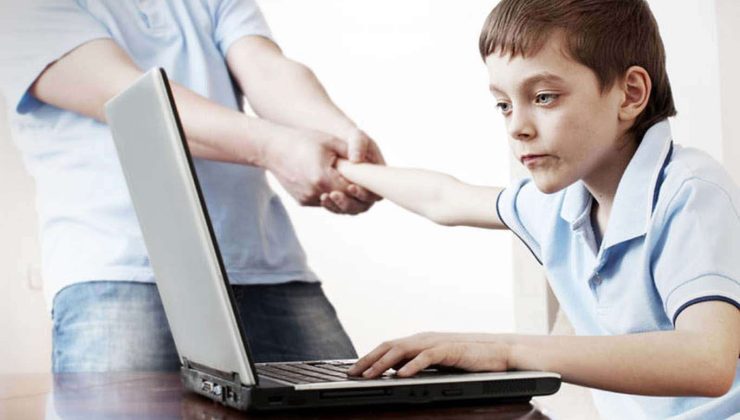 Tatilde kontrolsüz teknoloji kullanımı çocuklarda tehlike oluşturur