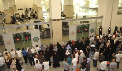 Diyarbakırlı hacılar mukaddes topraklardan döndü