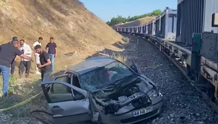 Malatya’da yük treni otomobile çarptı: 5 yaralı