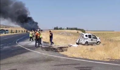Diyarbakır’da tır ile hafif ticari araç çarpıştı: Tır alev aldı