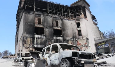 İzmir’de çıkan yangın sanayideki araçları hurdaya çevirdi