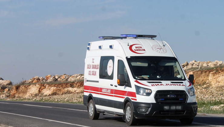 Şanlıurfa’da pikap şarampole devrildi: 2 yaralı