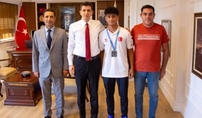 Balkan Gençler Judo Şampiyonası’nda Gümüş Madalya Kazanan Özgür Alagöz, Çınar’ın Gururu Oldu
