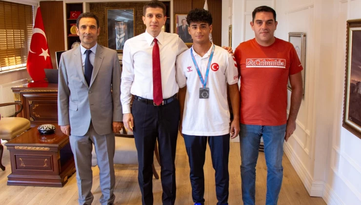 Balkan Gençler Judo Şampiyonası’nda Gümüş Madalya Kazanan Özgür Alagöz, Çınar’ın Gururu Oldu
