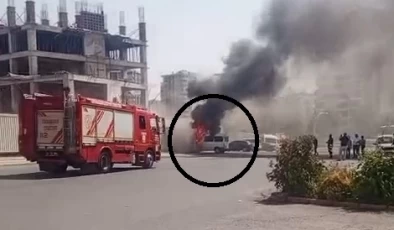 Diyarbakır’da park halindeki minibüs yanarak kül oldu