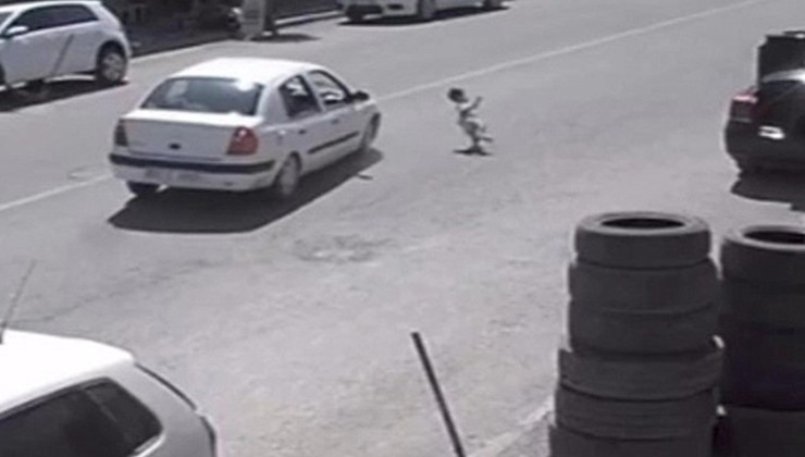 Şanlıurfa’da otomobilin çarptığı çocuk ağır yaralandı