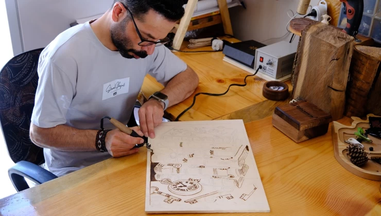 Ömrünü yitiren ceviz ağaçlarını sanat eserine dönüştürüyorlar