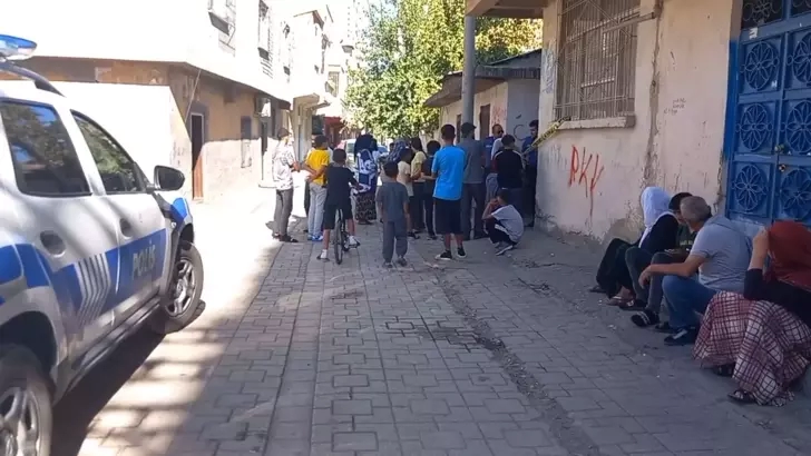 Bağlar’da Baba ve Kızına Sokakta Ortasında Silahlı Saldırı