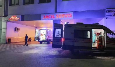 Sözlü tartışma bıçaklı kavgaya dönüştü: 4 yaralı, 8 gözaltı