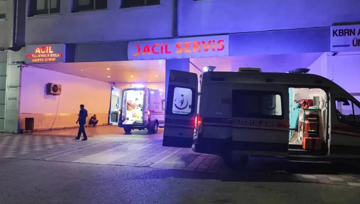 Sözlü tartışma bıçaklı kavgaya dönüştü: 4 yaralı, 8 gözaltı