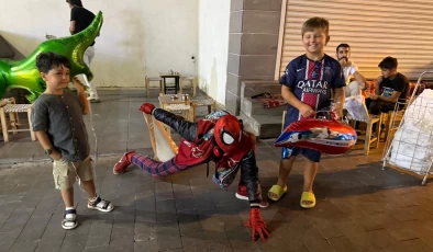 Örümcek Adam Diyarbakır’da Sokakta Kaldı