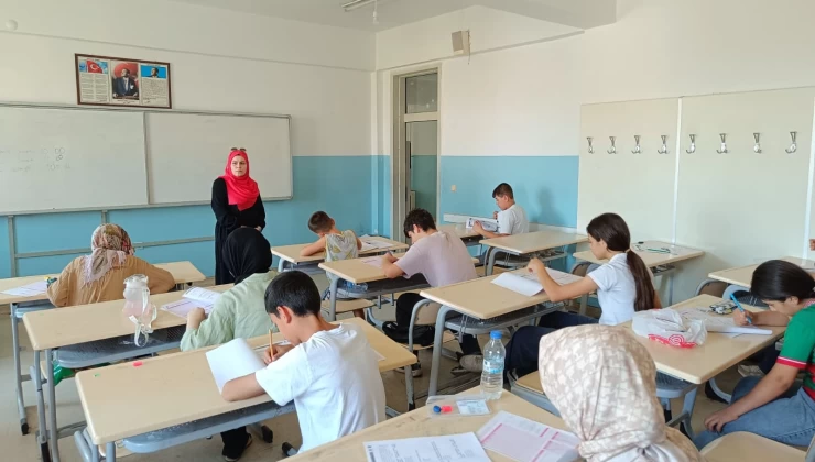 Bağlar’da Yaz Kur’an Kurslarında Öğrenciler Bilgiyle Yarıştı