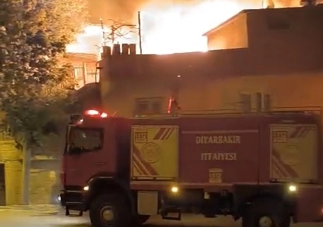 Ergani’de Gece Yarısı Mahalle Sakinleri Sokağa Döküldü