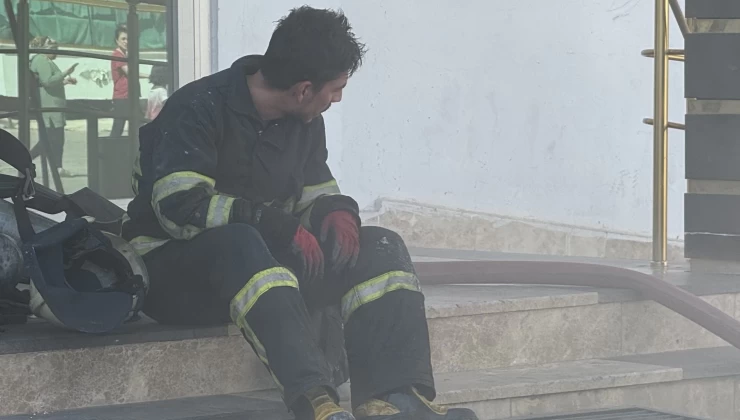 Diyarbakır’da 8 katlı binada korkutan yangın: 3 itfaiyeci dumandan etkilendi