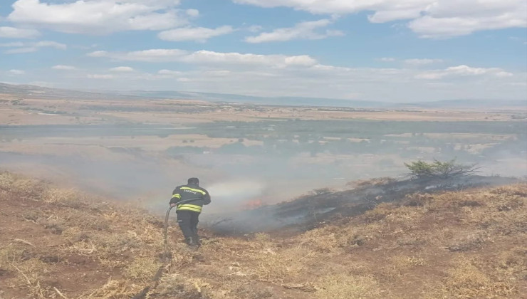 Bingöl’ün Genç İlçesinde örtü yangını