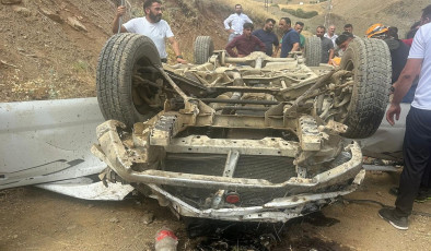 Hakkari’de pikap şarampole devrildi: 2 ölü, 1 ağır yaralı
