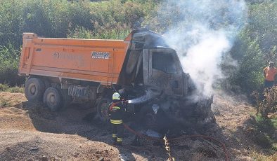 Diyarbakır’da kamyon kaza yaptı: Şoför yanarak hayatını kaybetti