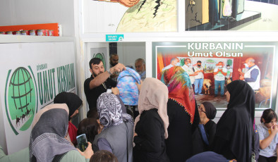 Diyarbakır’da yüzlerce öğrenciye kırtasiye desteği verdi