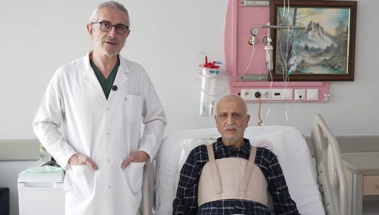 Kalbinde tümör ve damarlarında tıkanıklık bulunan hasta tek seansta başarıyla ameliyat edildi