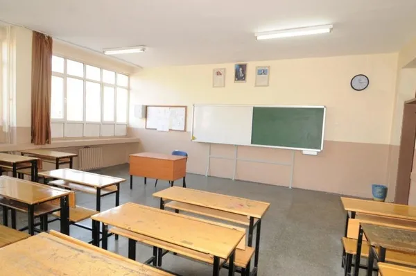MEB’in Yasak Kararı Deliniyor: Sınıf Annesi Uygulaması Bazı Okullarda Hâlâ Sürüyor