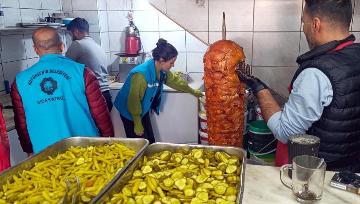 Diyarbakır’da Gıda Skandalı: 426 Kilo Son Kullanma Tarihi Geçmiş Tavuk İmha Edildi