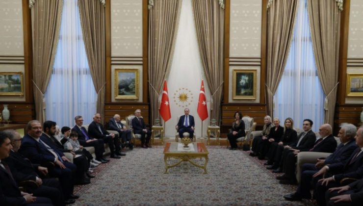 Erdoğan, “Cumhurbaşkanlığı Kültür ve Sanat Büyük Ödülleri” sahiplerini kabul etti