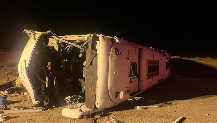 İran’da otobüs devrildi: 13 ölü 13 yaralı