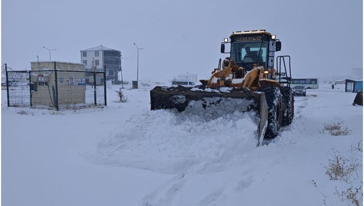Van ve Hakkari’de 591 yerleşim yeri ulaşıma kapandı