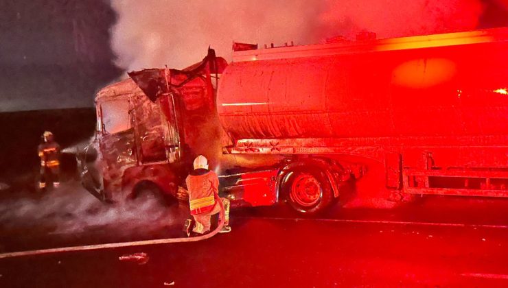 Şırnak’ta seyir halindeki tanker alev aldı