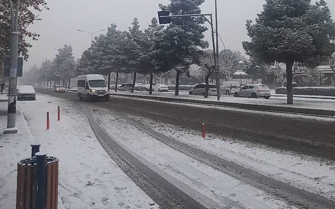 Diyarbakır’da Kar Alarmı: Öğleden Sonra Tüm Okullarda Eğitime Ara Verildi
