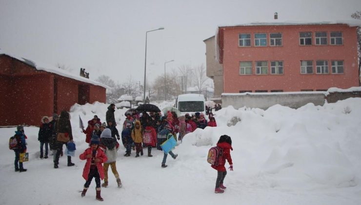 Ağrı’da kar yağışı nedeniyle il genelinde eğitime 1 gün ara verildi