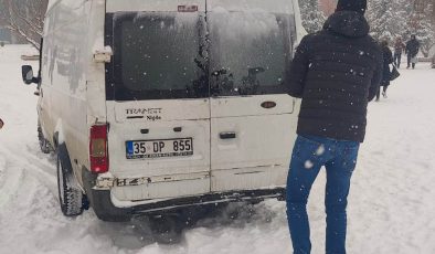 Bingöl’de yoğun kar yağışı hayatı olumsuz etkiledi