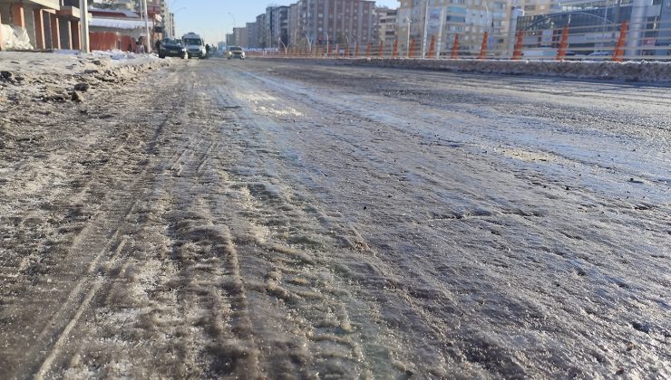Diyarbakır’da yollar buz pistine döndü