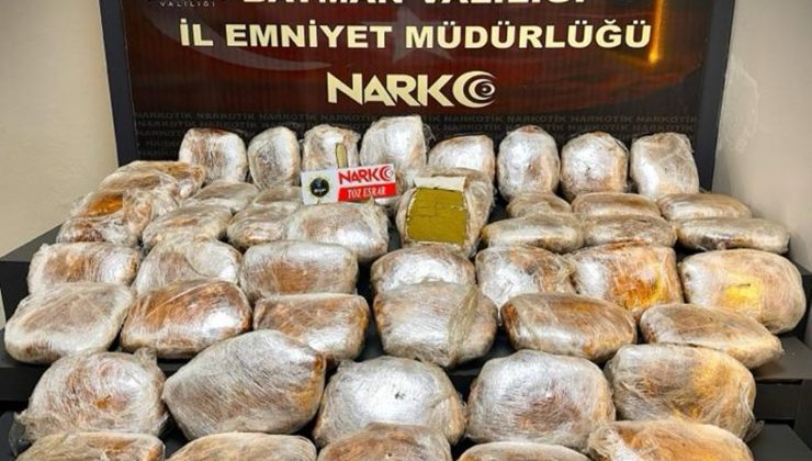 Batman’da durdurulan otomobilde 56 kilo toz esrar ele geçirildi
