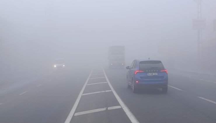 Ağrı’da yoğun sis görüş mesafesini düşürdü