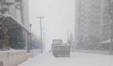 Diyarbakır’da 6 Yaşındaki Küçük Muhabirden Kar Yağışı Anonsu
