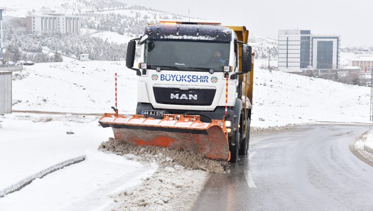 Malatya’da kar yağışı ile birlikte ekipler harekete geçti