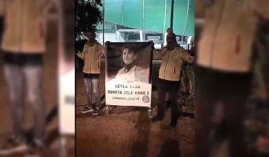 Bursaspor stadı önünde, Leyla Zana afişi