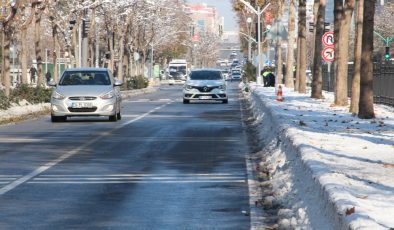 Usta sürüş eğitmenlerinden buzlu yollara karşı hayati uyarılar