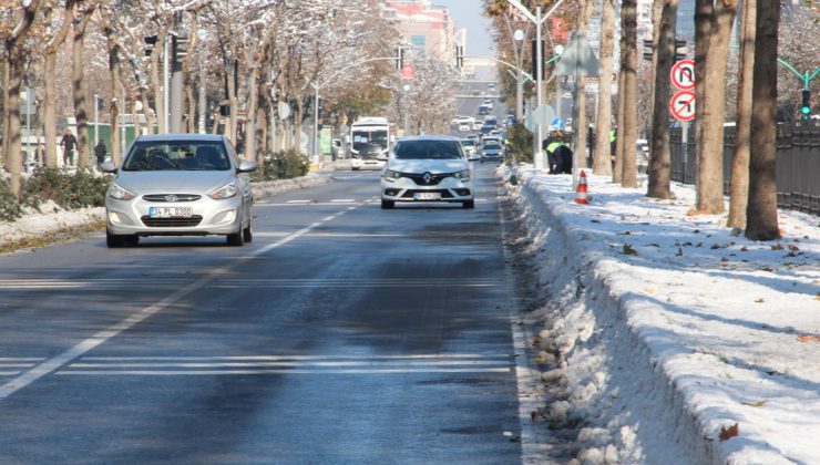 Usta sürüş eğitmenlerinden buzlu yollara karşı hayati uyarılar